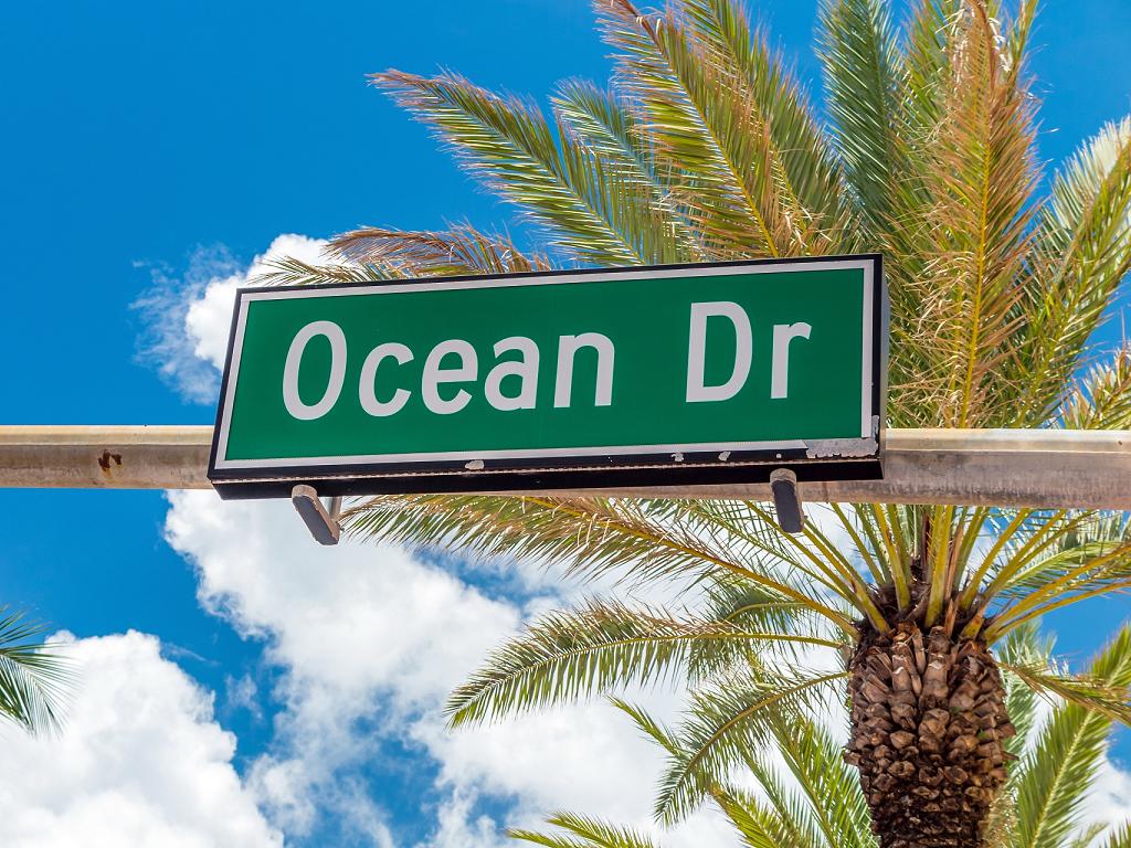 Das bekannte Strassenschild Ocean Drive